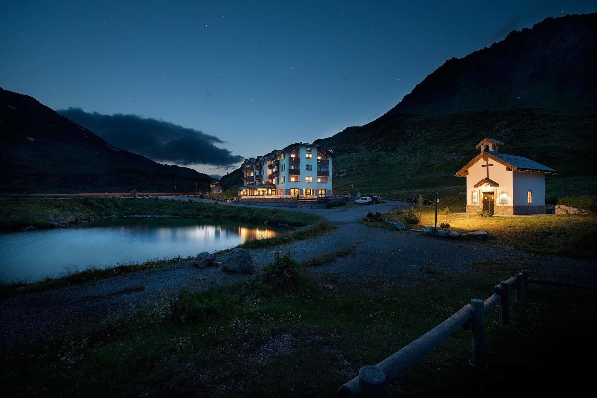 Hotel Interalpen Isolaccia Exterior photo